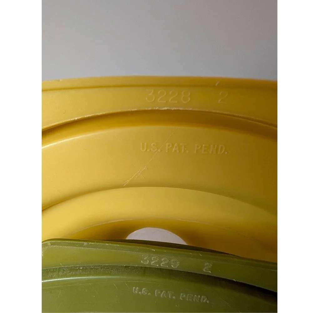 Vintage Rubbermaid Servin Saver Bowls Harvest Gold Avocado Green Daisy Lids 2pc